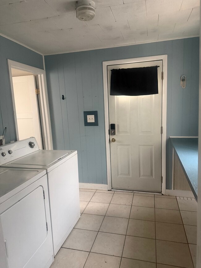 Building Photo - Rental House