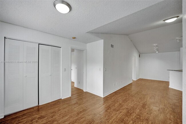 Building Photo - 417 Vista Isles Dr