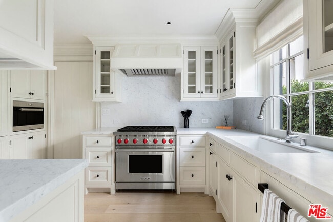 Building Photo - 9563 Charleville Blvd