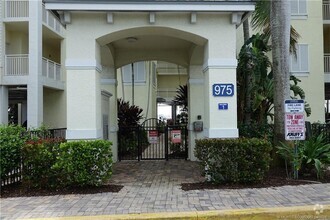 Building Photo - 975 NW Flagler Ave