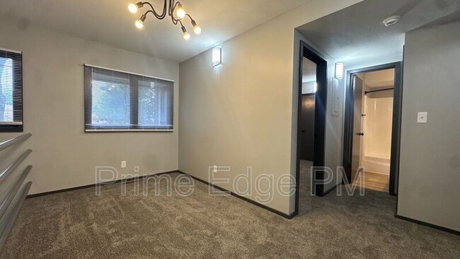 Building Photo - 1701 Ridgehaven Ct