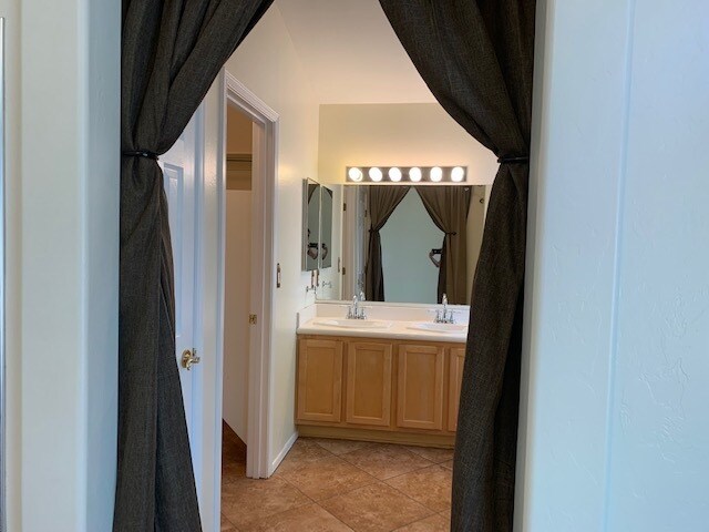 Building Photo - 2461 E Stone Stable Dr