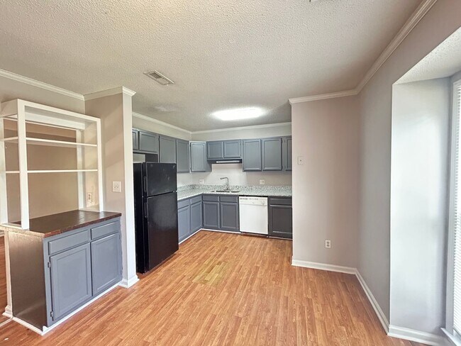 Building Photo - Brockton Dr.-4700
