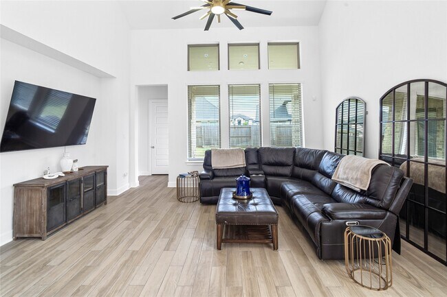 Building Photo - 31411 Weathered Cabin Ct