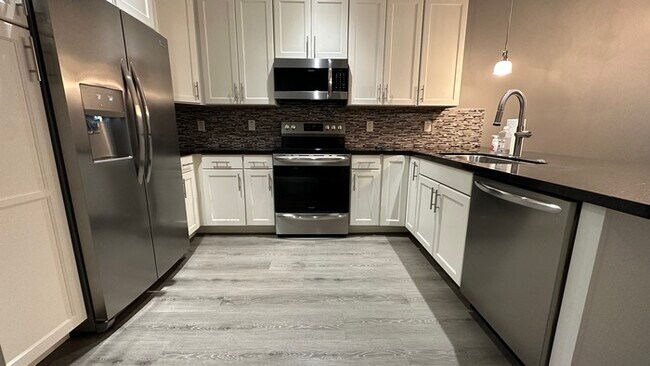 Building Photo - 3/2.5 Condo in Gated Complex