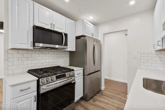 Building Photo - 70 Stonehurst Blvd