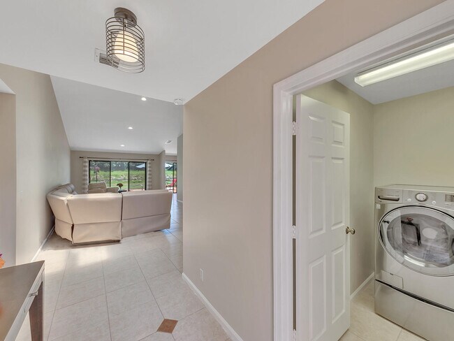 Building Photo - 7747 Villa Nova Dr