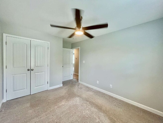 Building Photo - Spacious 4 Bedroom, 2 And A Half Bath Nest...