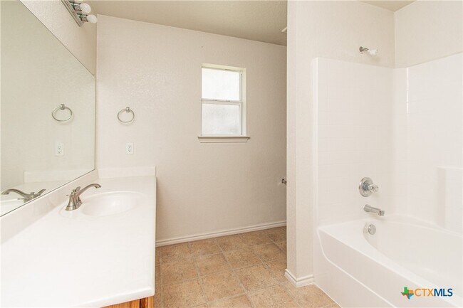 Building Photo - 3408 Ida Dr