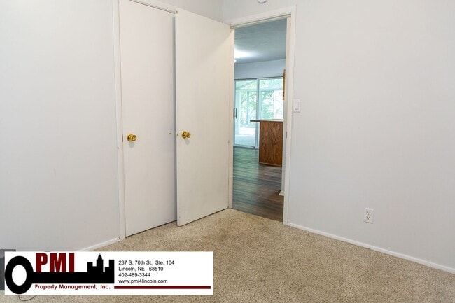 Building Photo - 8030 N Hazelwood Dr
