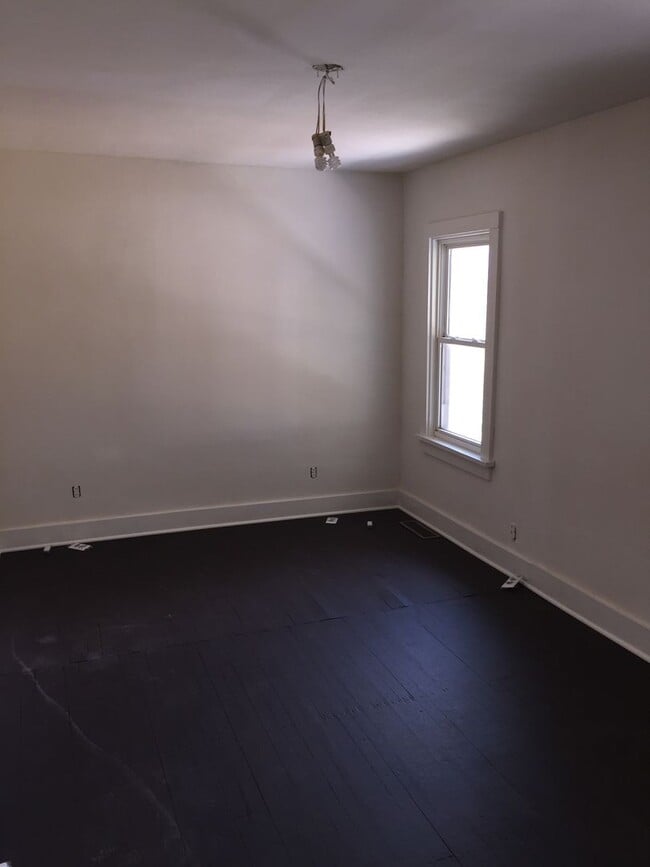 Building Photo - New Haven - Large Corner Lot - 2 bedrooms/...