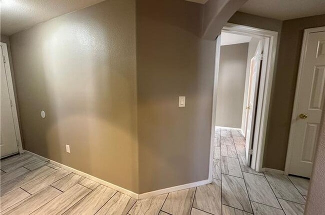Building Photo - 6480 Annie Oakley Dr