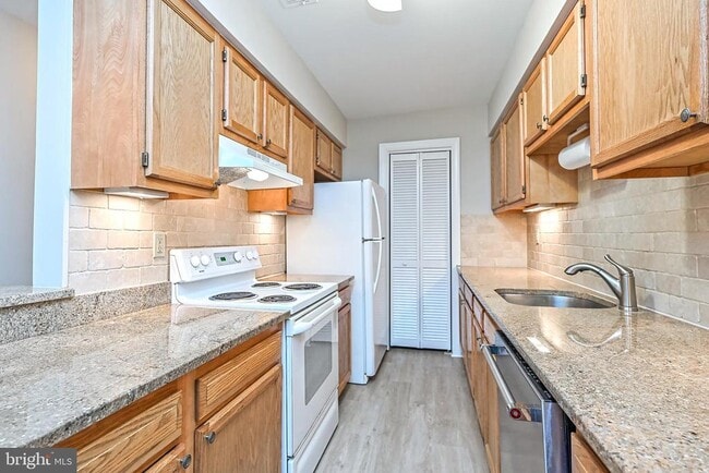 Building Photo - 5907 Noblestown Rd