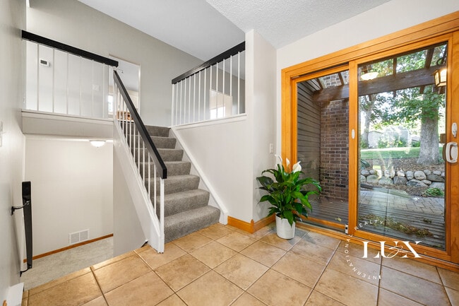 Building Photo - 3160 Walnut Grove Ln N