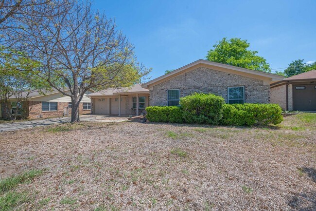 Building Photo - 303 Manning Dr