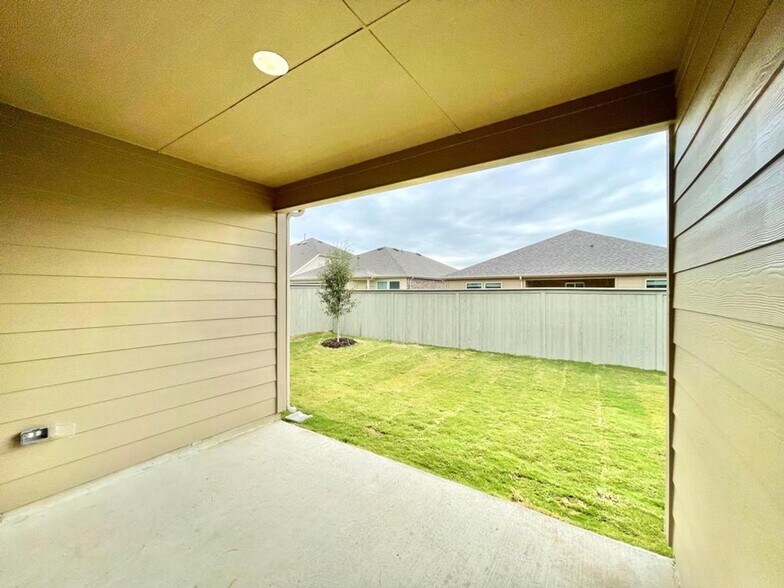 Building Photo - 2409 Rooster Ln