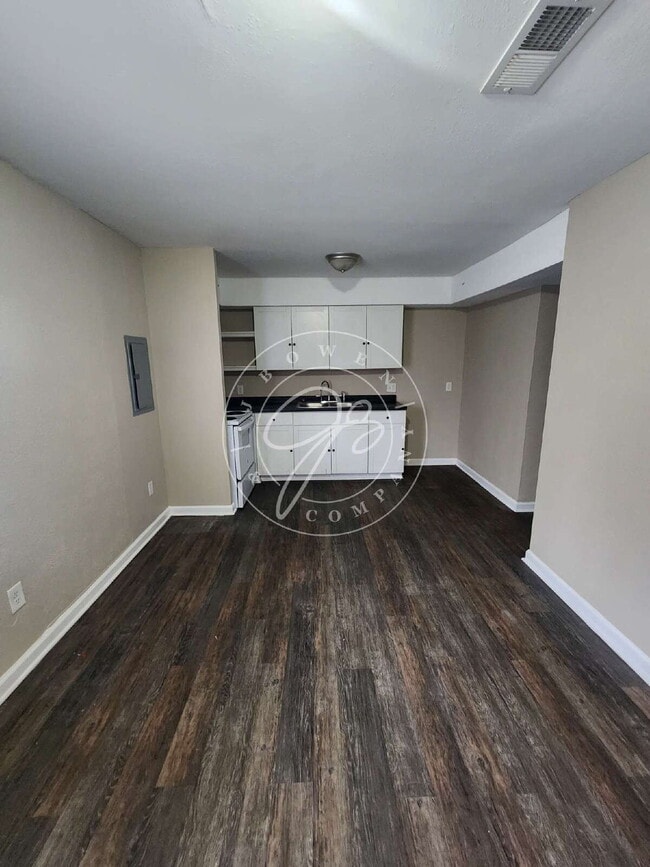 Building Photo - Already section 8 approved and ready for move in!