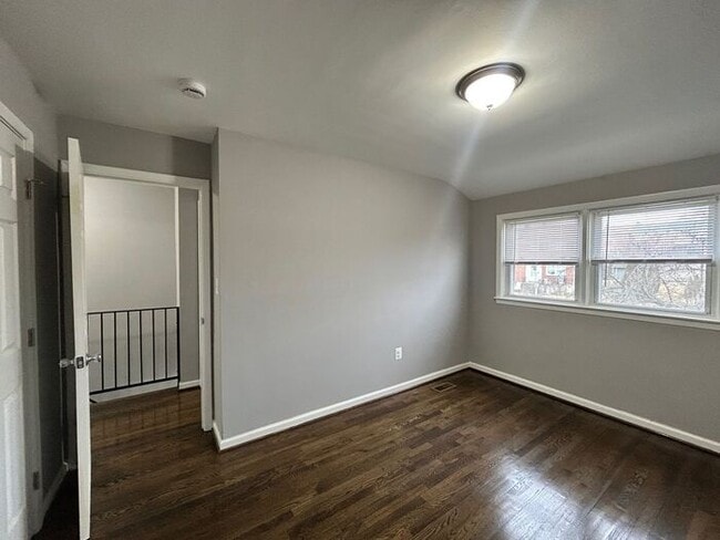 Building Photo - 3 Bedroom Middle River