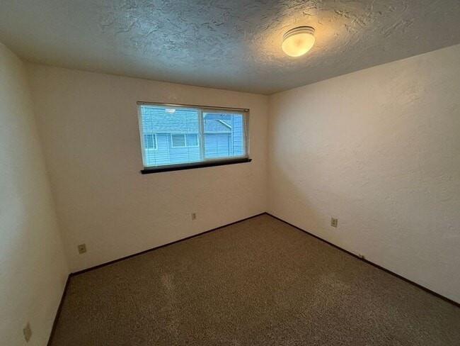 Building Photo - 2501 SW Pickford St