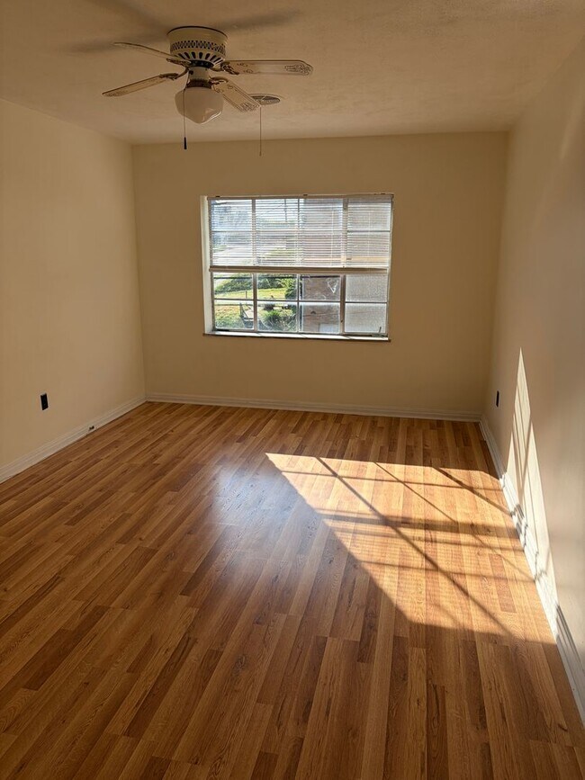 Building Photo - 660 Beech Ave