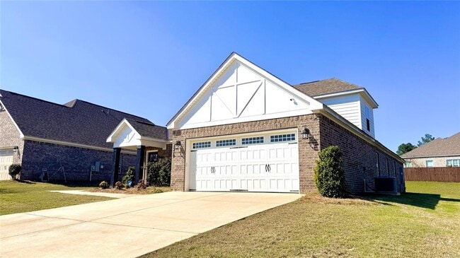 Building Photo - 1219 McClain Dr