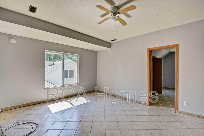 Building Photo - 52 Jenny Ln