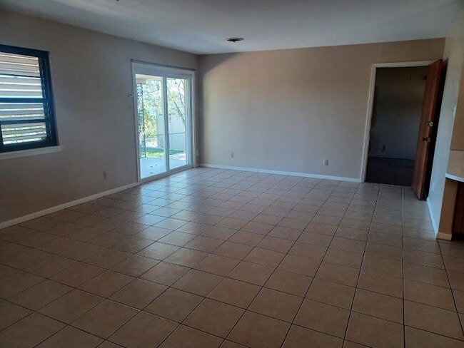 Building Photo - 118 Village Dr