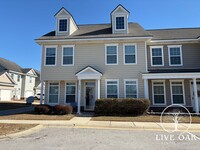 Building Photo - SPRING MOVE-IN SPECIAL: $500 OFF 1ST MONTH...