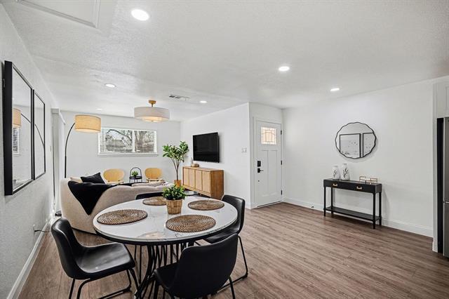 Building Photo - 716 E Pecan St