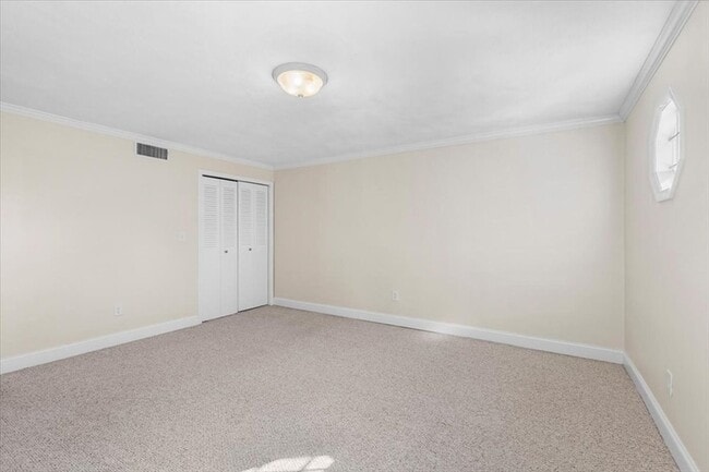 Building Photo - 8 Captain Cook Ln