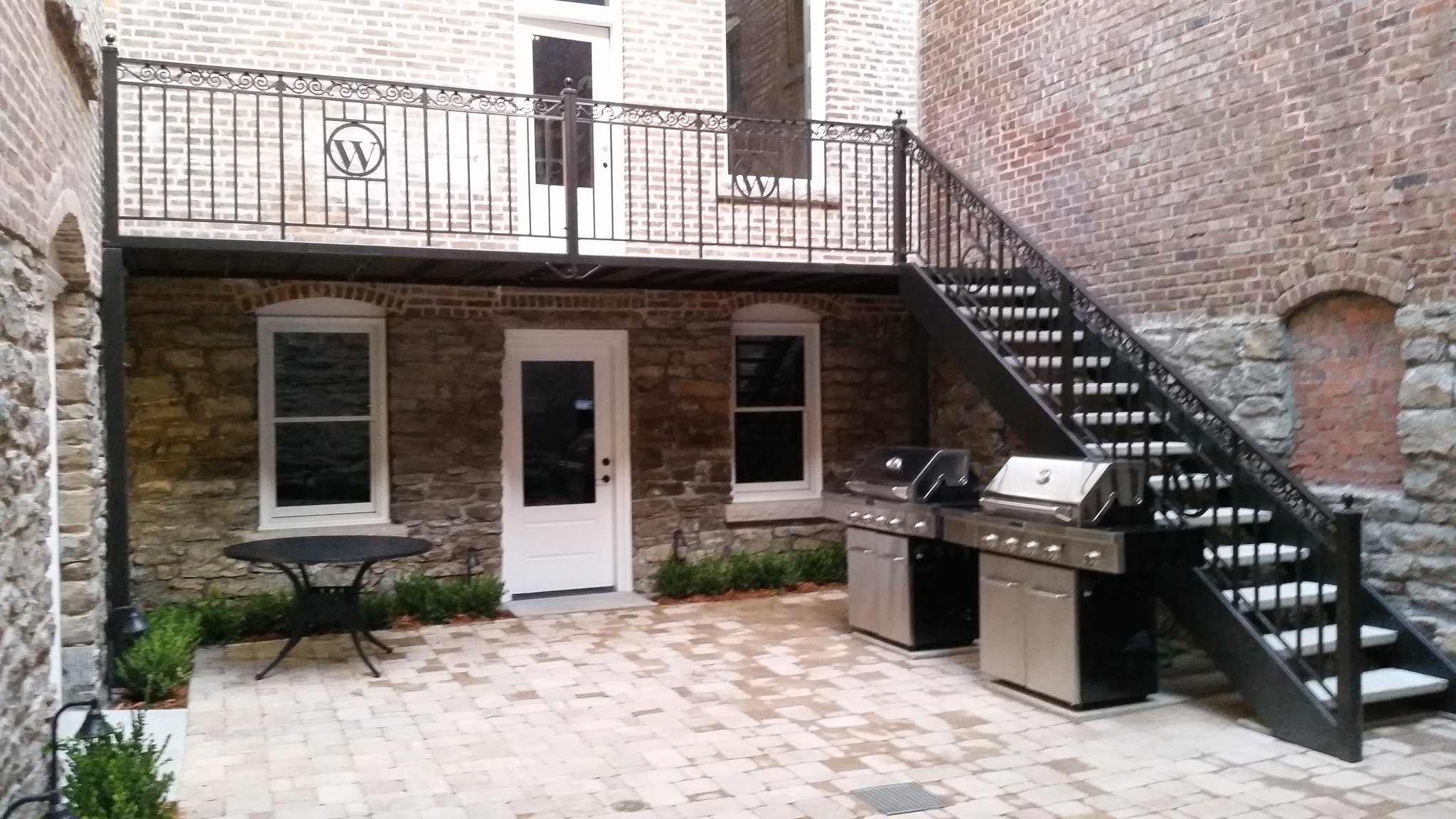 Building Photo - 114 E University St