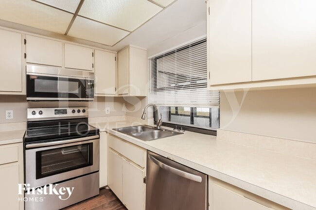 Building Photo - 1343 SE 12th Terrace