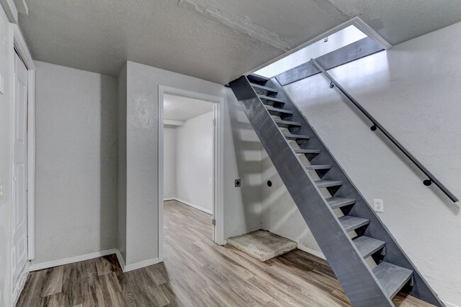 Building Photo - Newly Renovated  4 bedroom 1 bath
