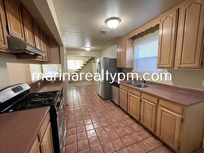 Building Photo - 4 Bedroom 2 Bath Single Family Home