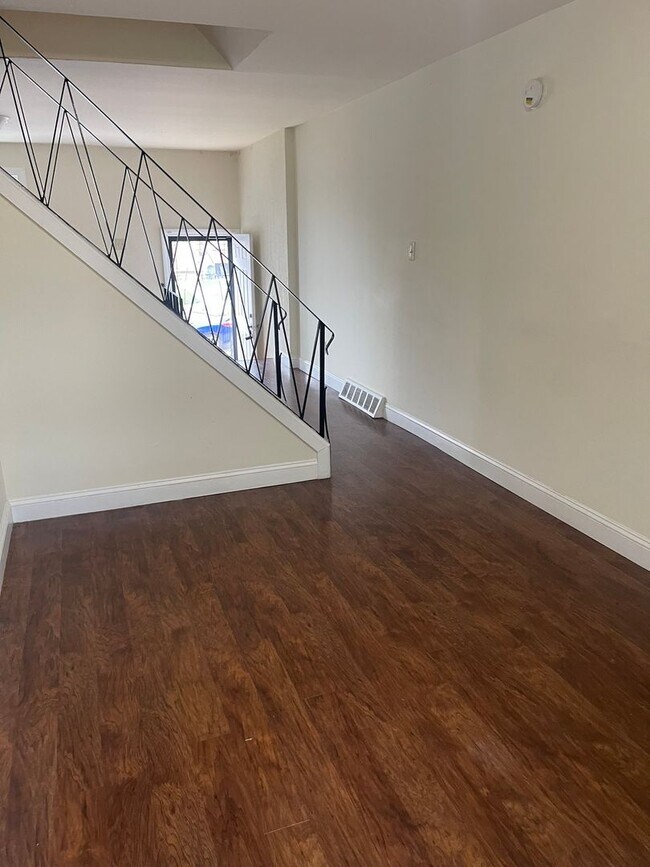 Building Photo - Alban Park Townhome