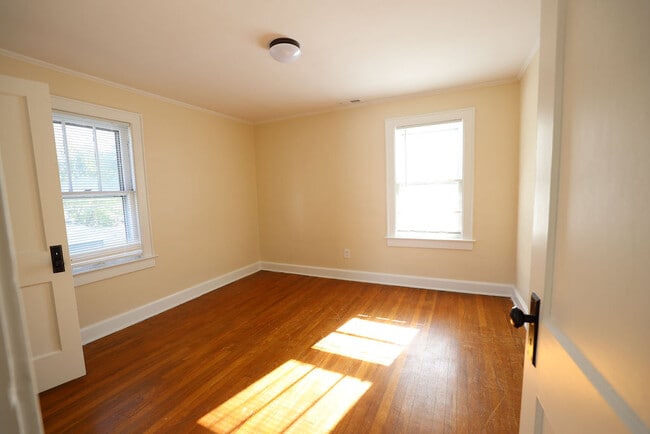 Building Photo - 552 S Terrace Ave