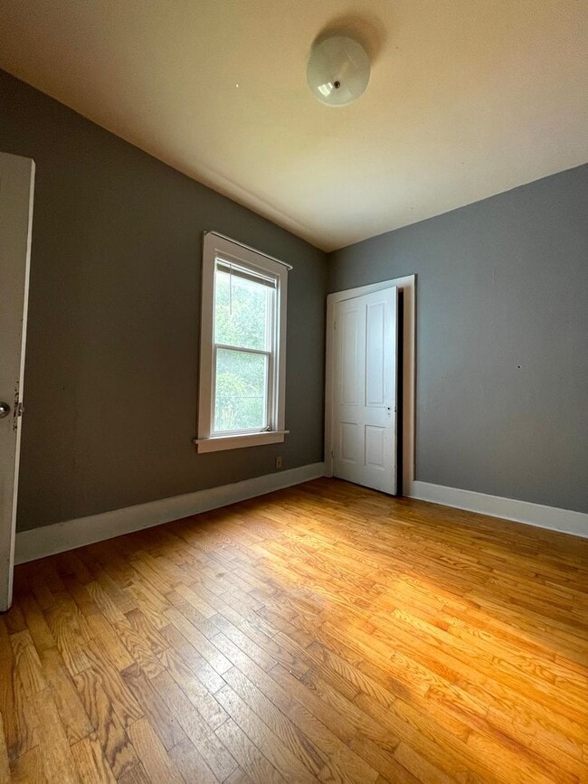 Building Photo - Three Bedroom Single Family Home In La Crosse