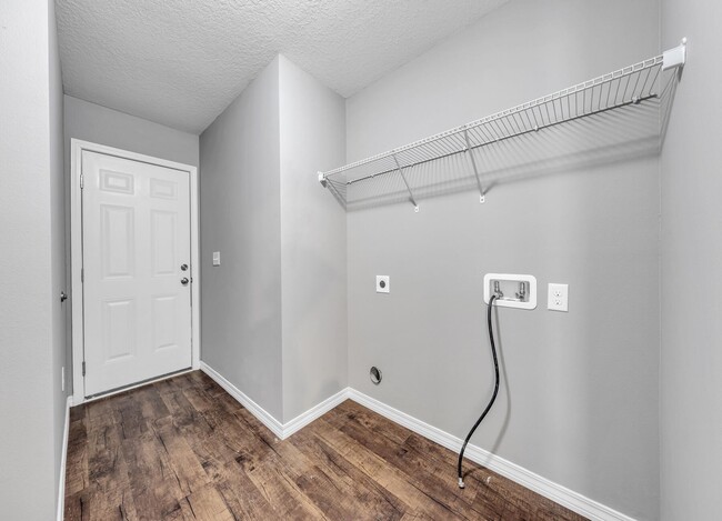 Building Photo - 129 Fairway Dr
