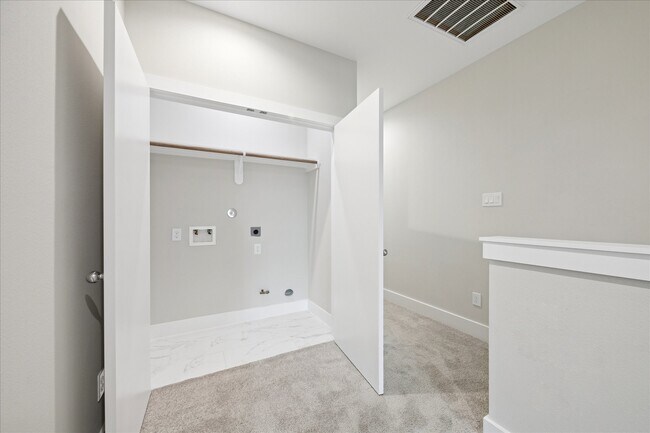 Building Photo - 8662 Easthaven Blvd