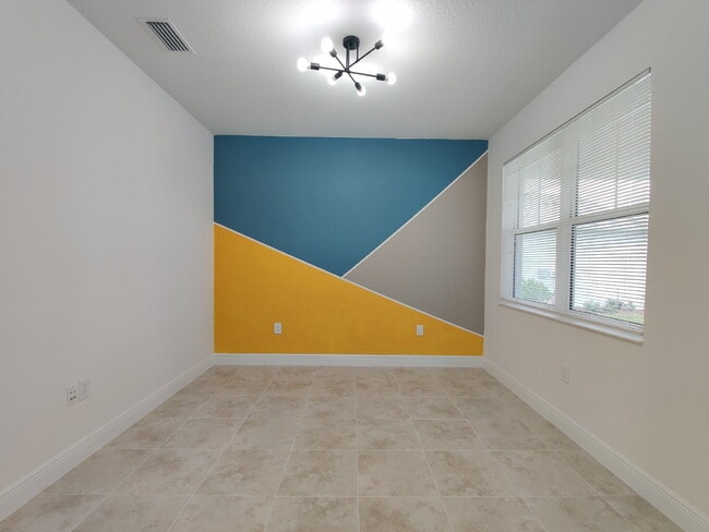 Building Photo - 8173 Sternway Rd