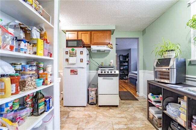 Building Photo - 102 N Helmer Ave