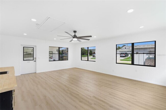 Building Photo - 2723 Lynnhurst St
