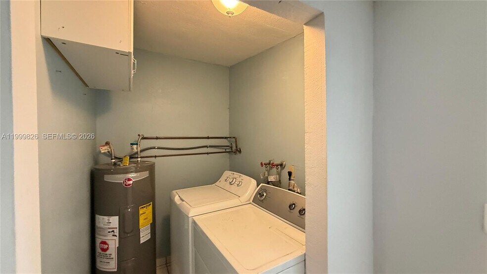 Building Photo - 11501 SW 43rd Ln