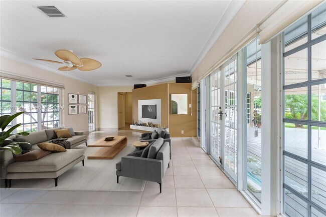 Building Photo - 2130 NE 15th St