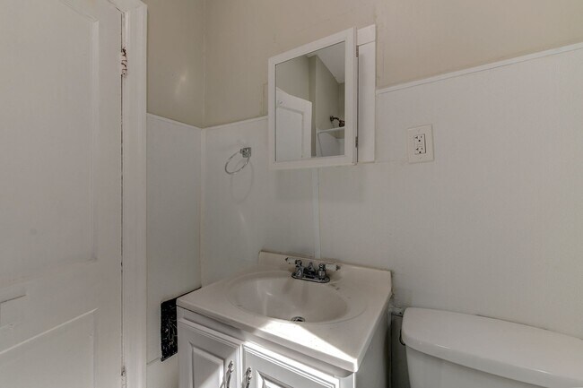 Building Photo - 3953 Tholozan Ave