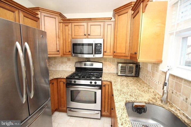 Building Photo - 26 Steeplechase Cir
