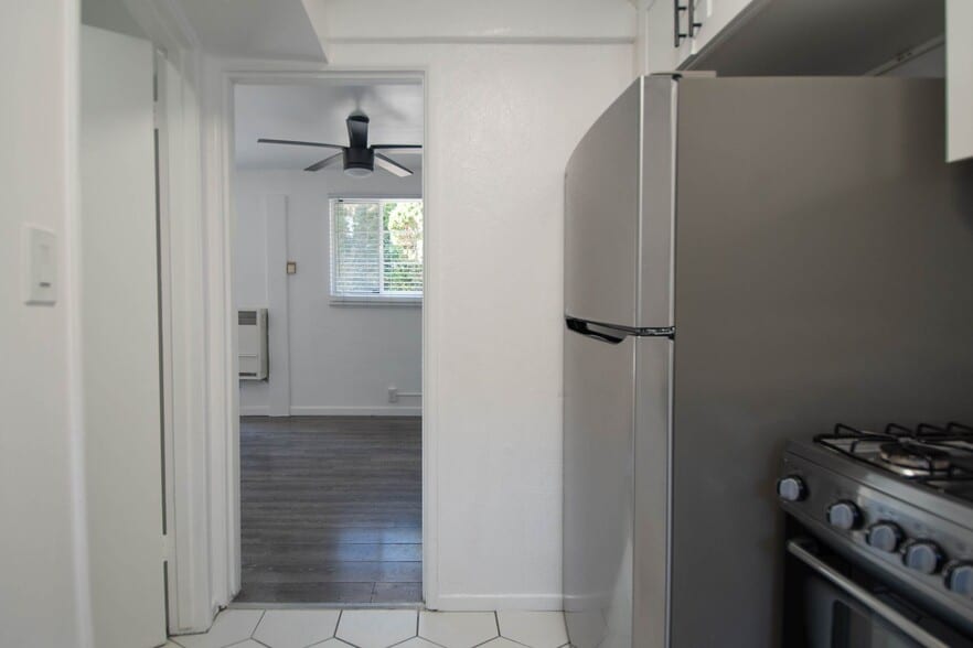 Building Photo - 314 W Mission St