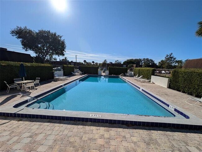 Building Photo - 1302 Nebraska Ave