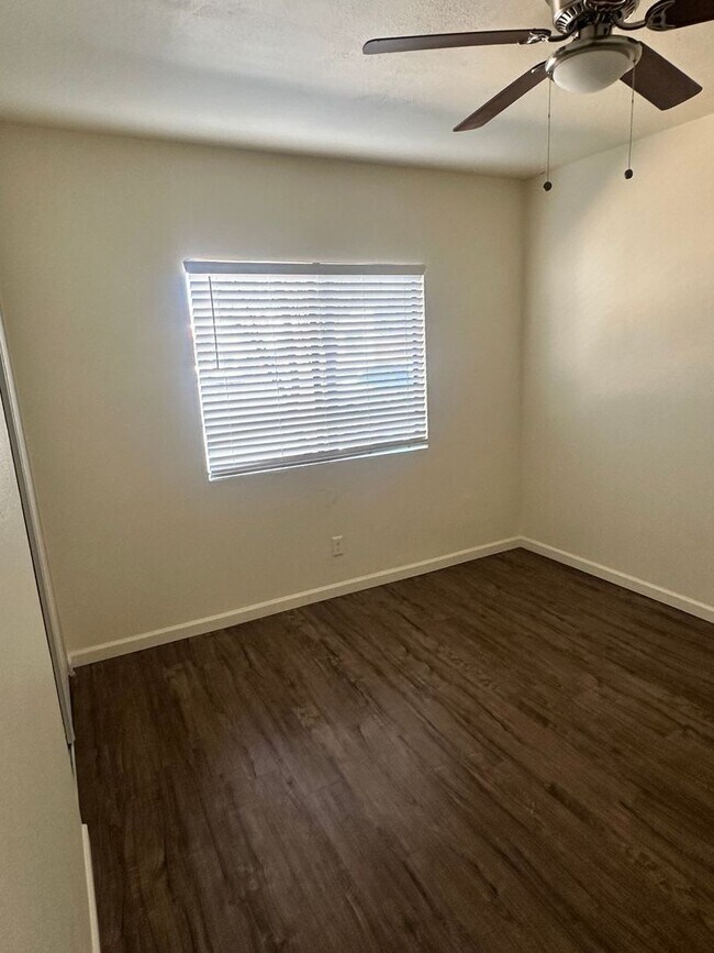 Building Photo - 349 E Calle Arizona