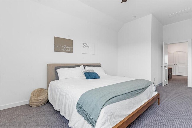 Building Photo - 233 Bridgewater Ave